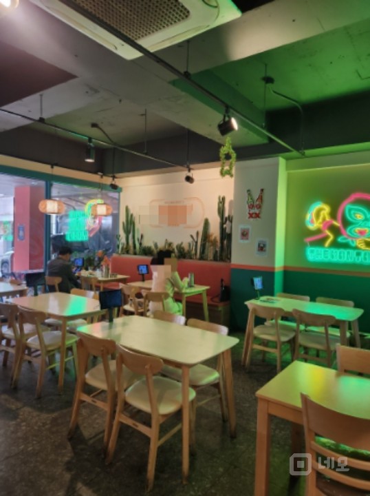 홍대입구역과 합정역 사이 번화가 위치한 음식점  매물의 4번째 사진