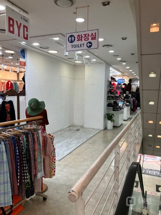 천호동 로데오거리 입구 나비빌딩 내 2층 상가 매매 임대차 구합니다 매물의 12번째 사진