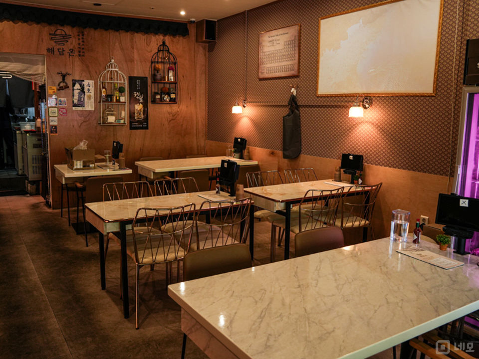 여의도공원 인근에 위치한 여의도동 대로변 1층 한식점 매물의 2번째 사진
