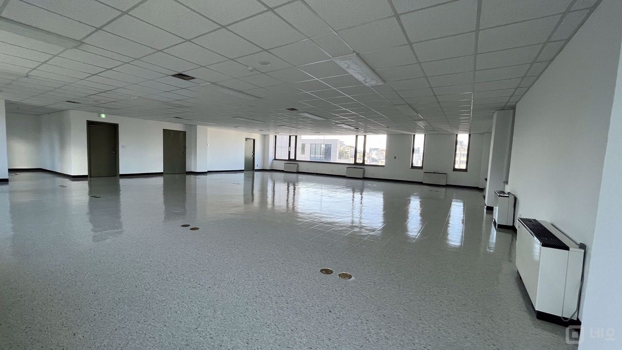 신사동 인테리어 깔끔한 대로변 사무실 매물의 1번째 사진