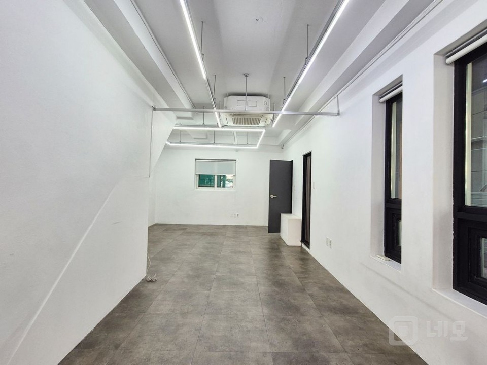 신축급 외관 편리한 1층 사무실 깔끔한 내부 공간 매물의 2번째 사진