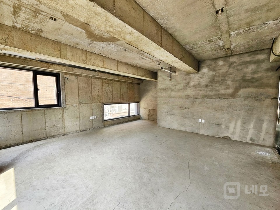 JS 망리단길 메인대로 신축급 무권리 신축 상가 매물의 8번째 사진