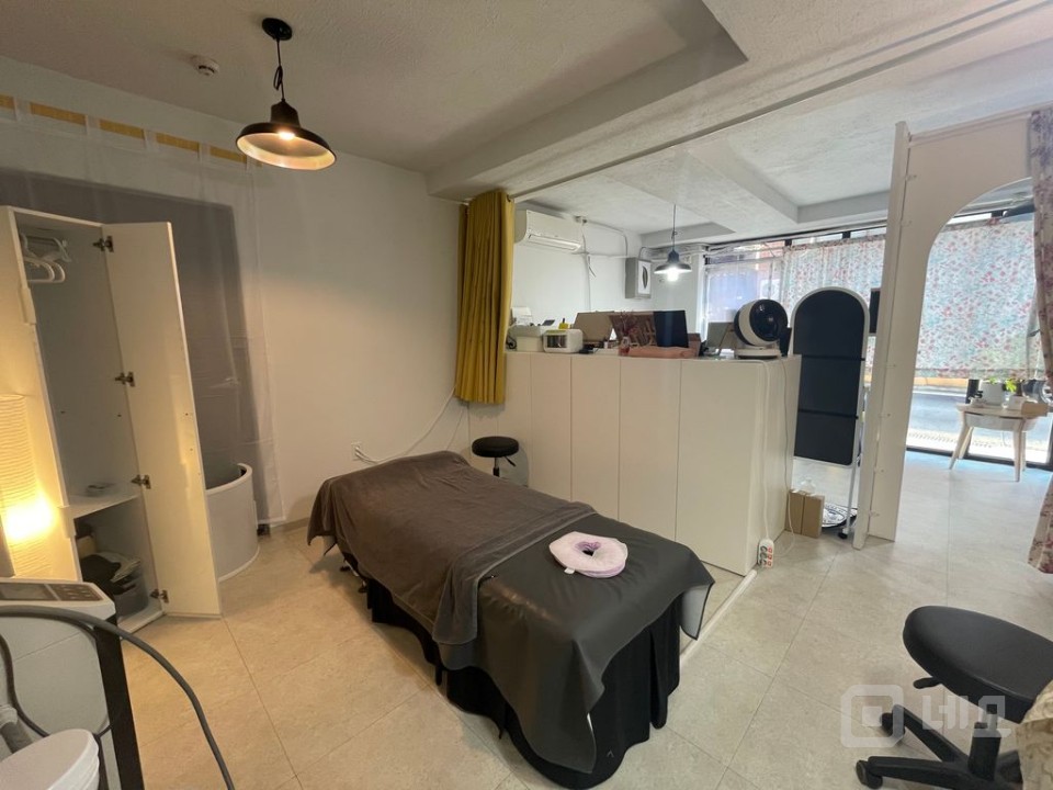 10.5평 채광좋은 통창 주차무 매물의 5번째 사진