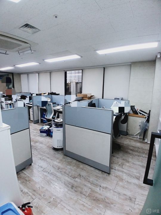 신논현역 도보 5분  250평대의 넓고 깔끔한 사무실입니다 매물의 9번째 사진