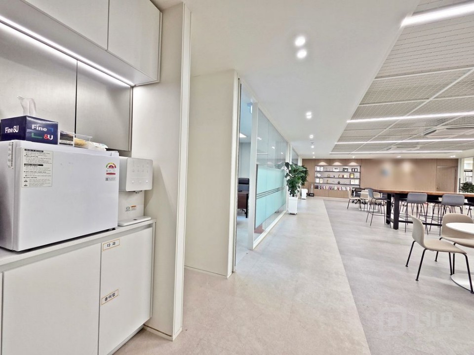 🟧 비현실적인 금액 강남 대로변 대형 오피스가 이 가격에?? 매물의 13번째 사진