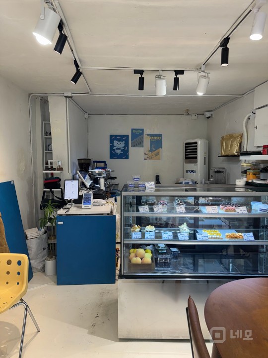 벚꽃길 골목 젠틀몬스터 본사 옆 건물 매물의 4번째 사진