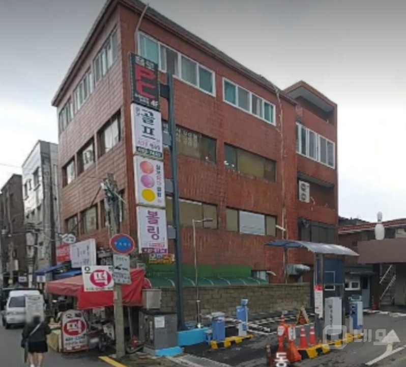 고객 유동이 많은 1층 상가 매물의 1번째 사진