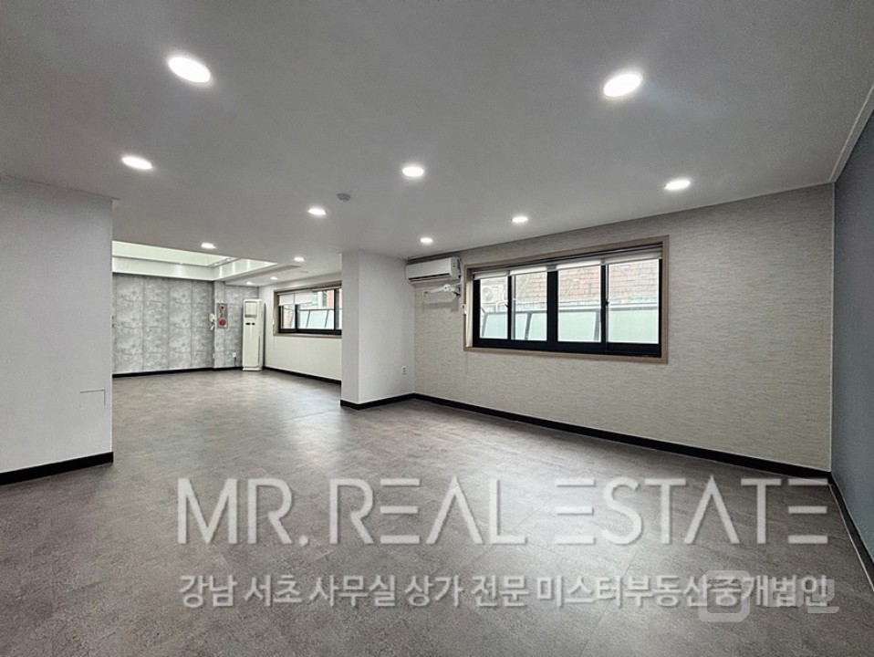 신사역도보1분.가성비사무실.주차편리.인테리어깔끔 매물의 12번째 사진