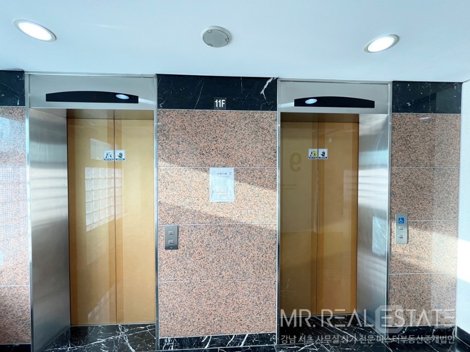 선정릉대로변초역세권 단독층 자주식주차 무권리화이트톤 홀+룸3+탕비 매물의 20번째 사진