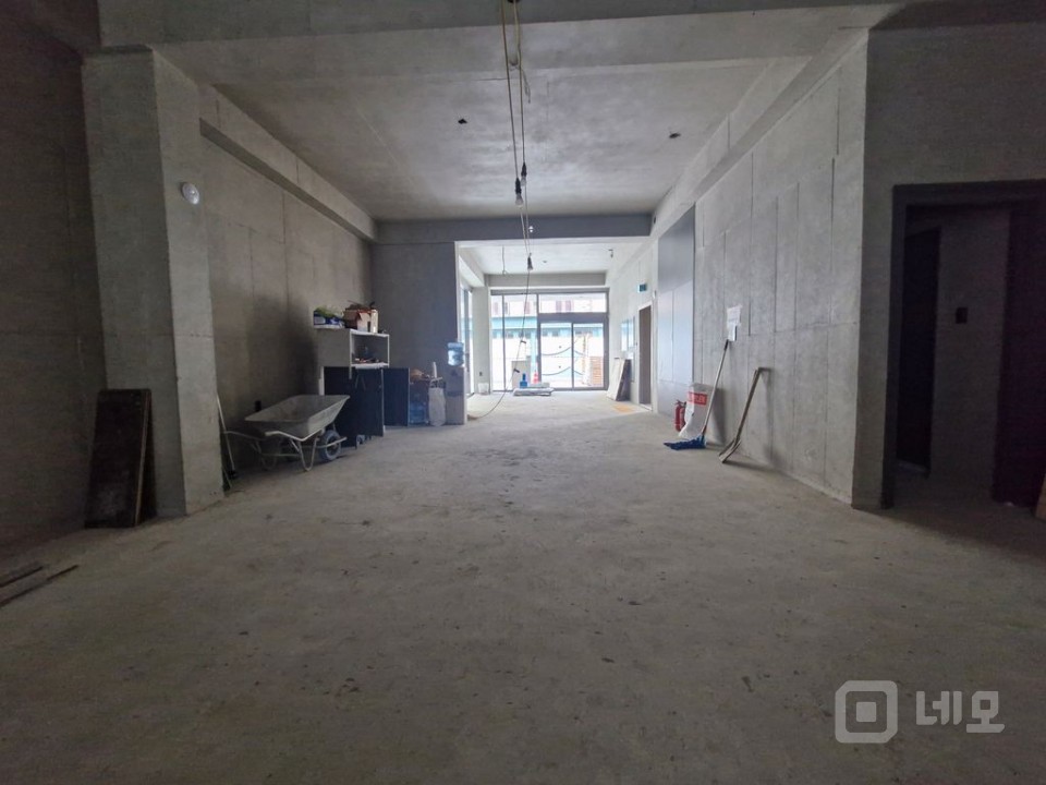 역삼동 핵심상권 1층 상가! 신논현역 인접 · 젊은층 핫플 입지 매물의 1번째 사진