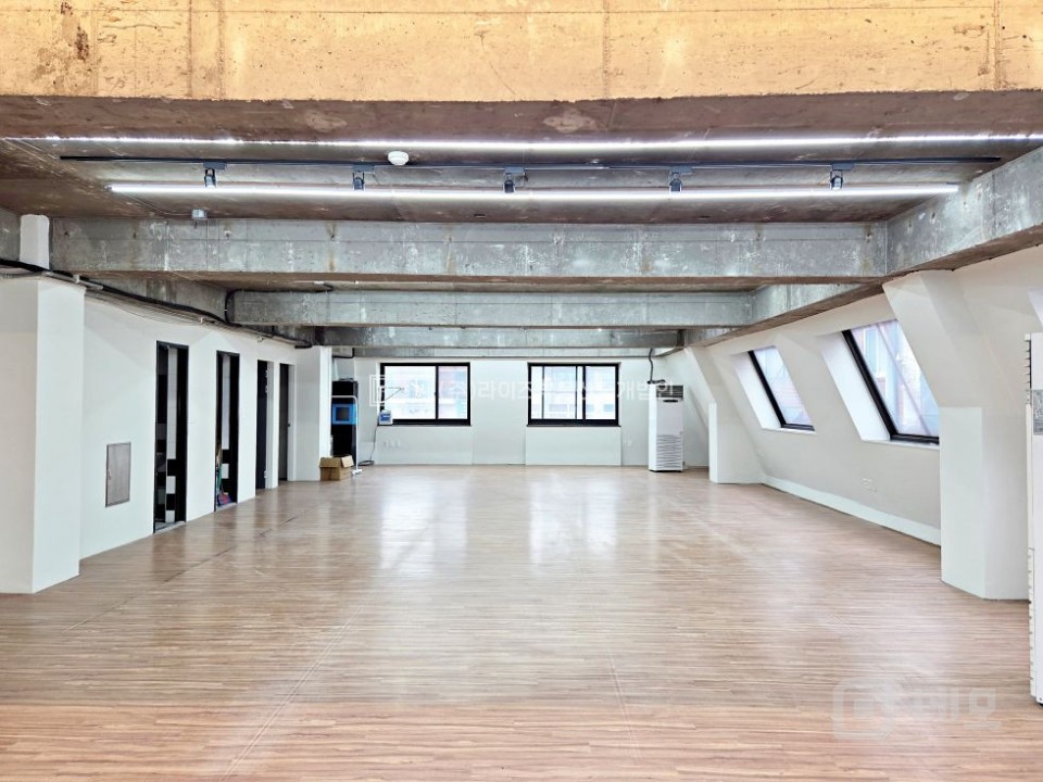 RISE 상수역합정역 인근 가성비좋은 사무실 매물의 2번째 사진