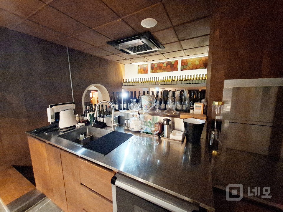 🍷 올리모델링 단독 와인바 매물! 🏛️ 매물의 4번째 사진