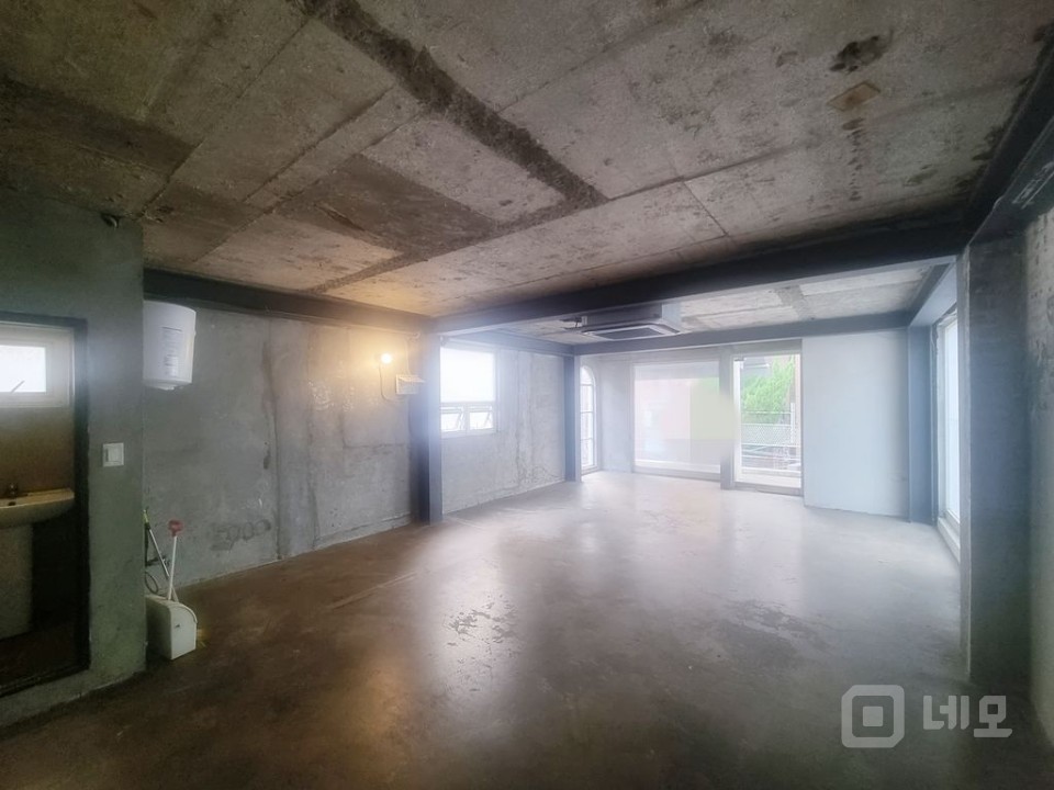 홍대 땡땡거리 빈티지스타일 가성비 좋은 테라스상가사무실!! 매물의 2번째 사진