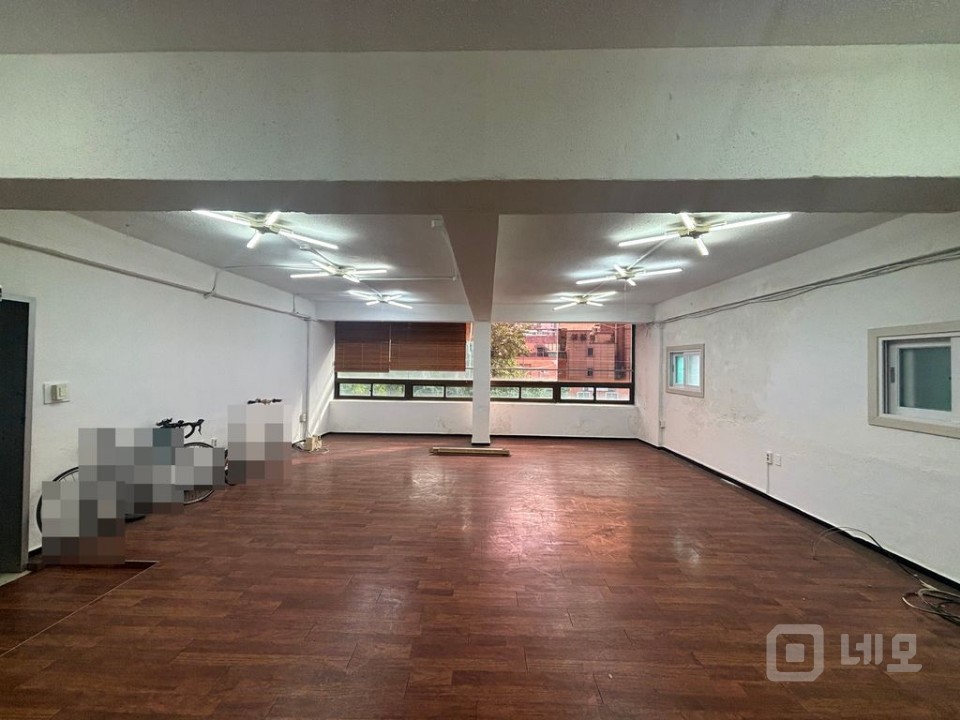 무권리 이대역 바로앞 신촌로 대로변 노출도 높은 상가 사무실 매물의 2번째 사진