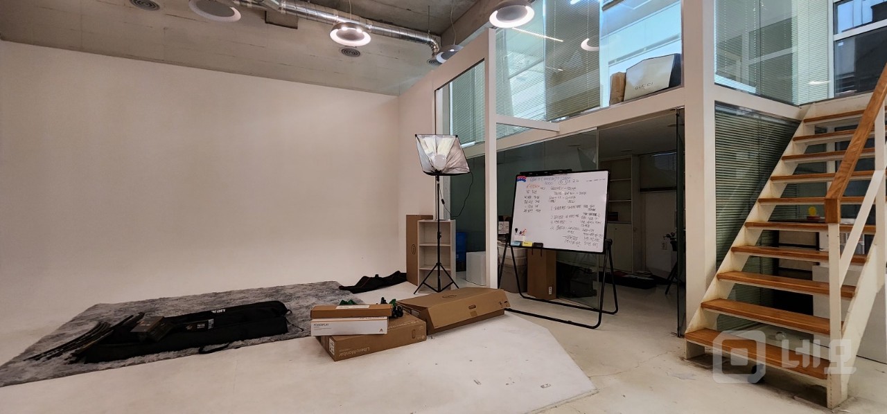 무권리~!! 서교동4M 초고천장 프라이빗 스튜디오 매물의 23번째 사진