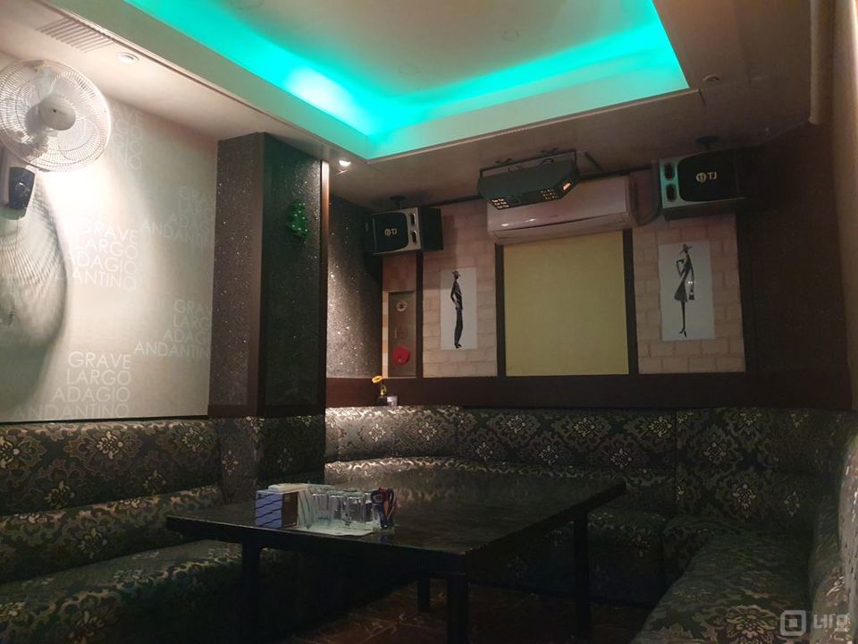 화곡동 까치산역 복개천 먹자골목 초입 노래방 매매 매물의 4번째 사진