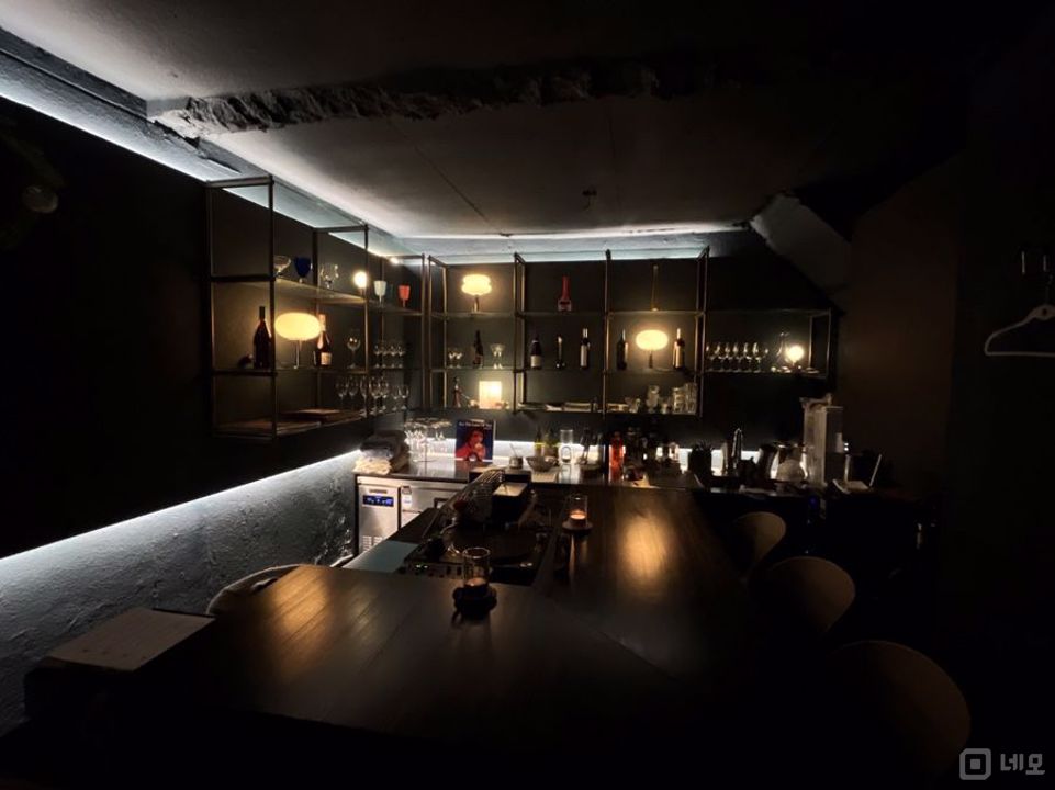 신당역 역세권, 고급스러운 인테리어의 와인바 매물의 1번째 사진