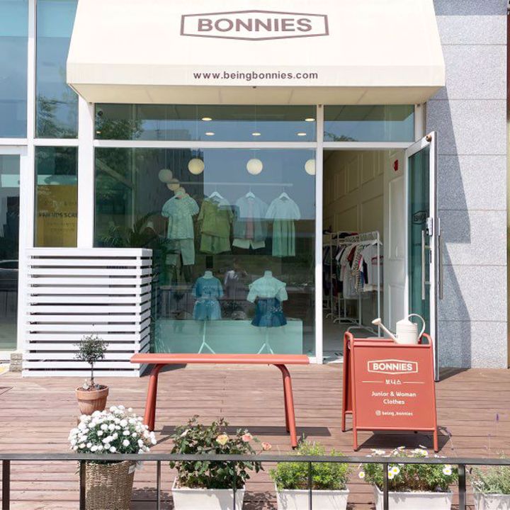 운양동 역세권에 위치하고 내부 깔끔한 1층 의류점 매물의 5번째 사진