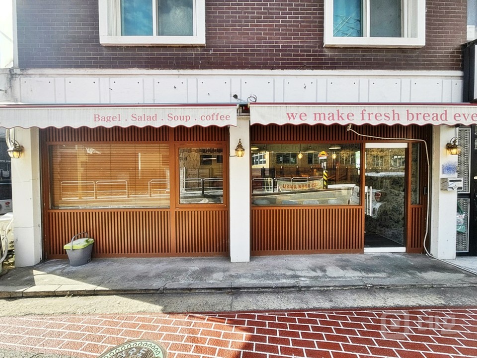 JS 학교 앞 SSS급 상권! 1층 가시성 좋은 상가 임대 매물의 1번째 사진