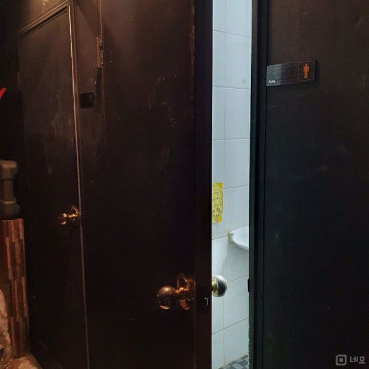 대로변에 위치해있어서 접근성이 좋은 매물입니다. 매물의 4번째 사진