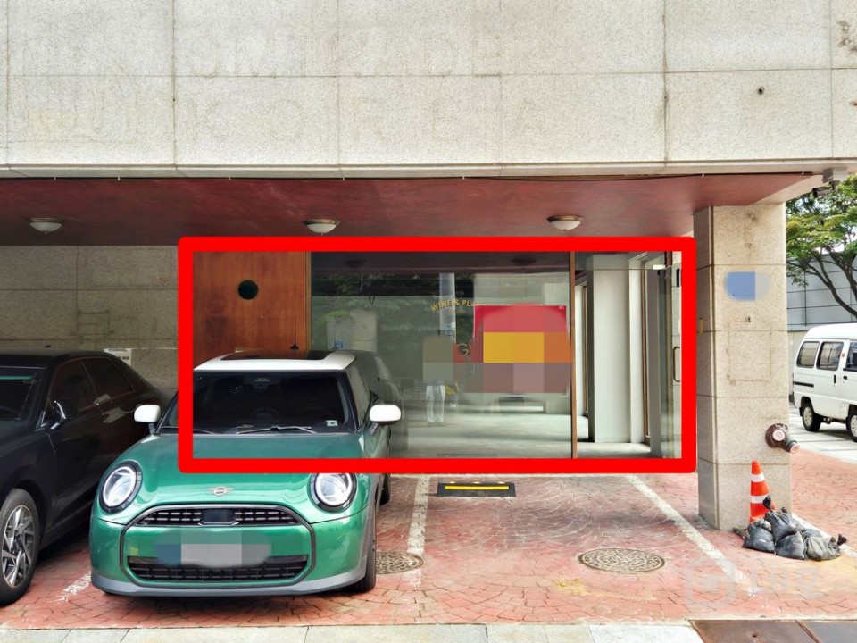 RISE 무권리 1층 망원역 인근  매물의 2번째 사진