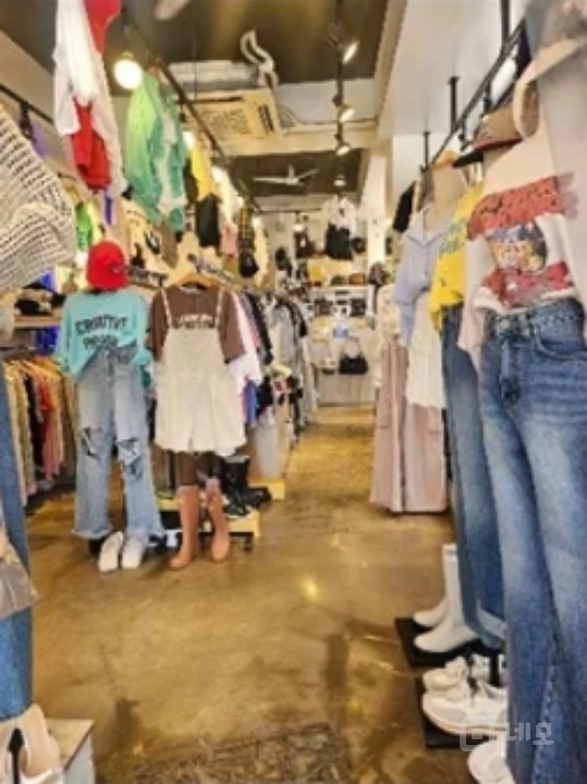 신림동 중심상권.여성의류 운영 매장 / 1층 가시성 최고 매물의 1번째 사진