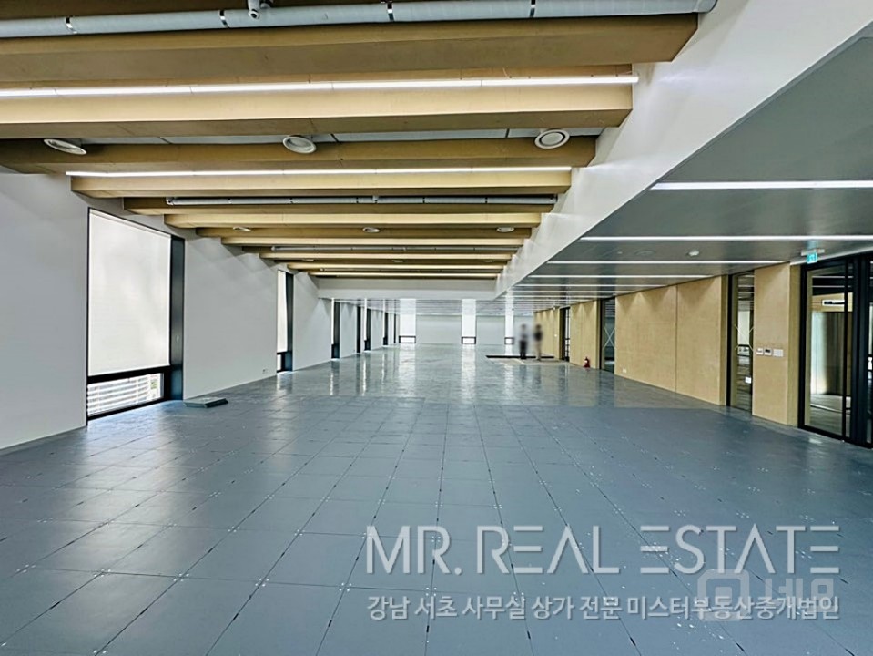 실사진 서초역1분 S급외부내부 자주식주차12대 랜드마크건물 매물의 10번째 사진