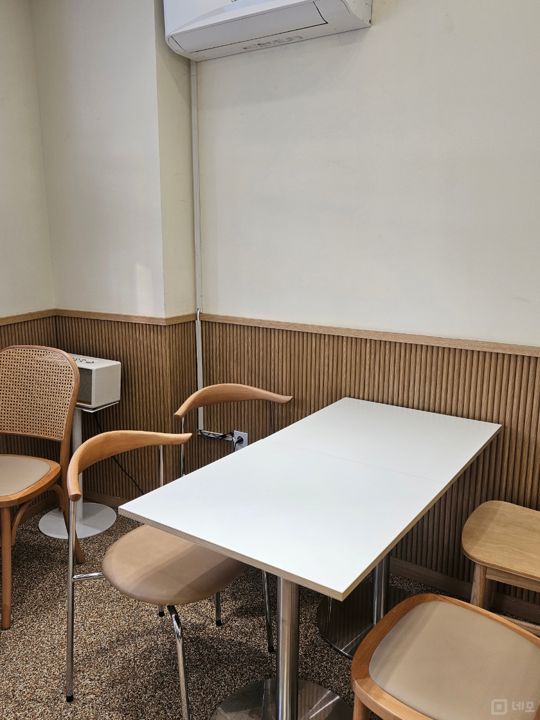답십리동 답십리역 역세권, 깔끔한 인테리어, 단골 많은 샐러드 전문점 매물의 3번째 사진