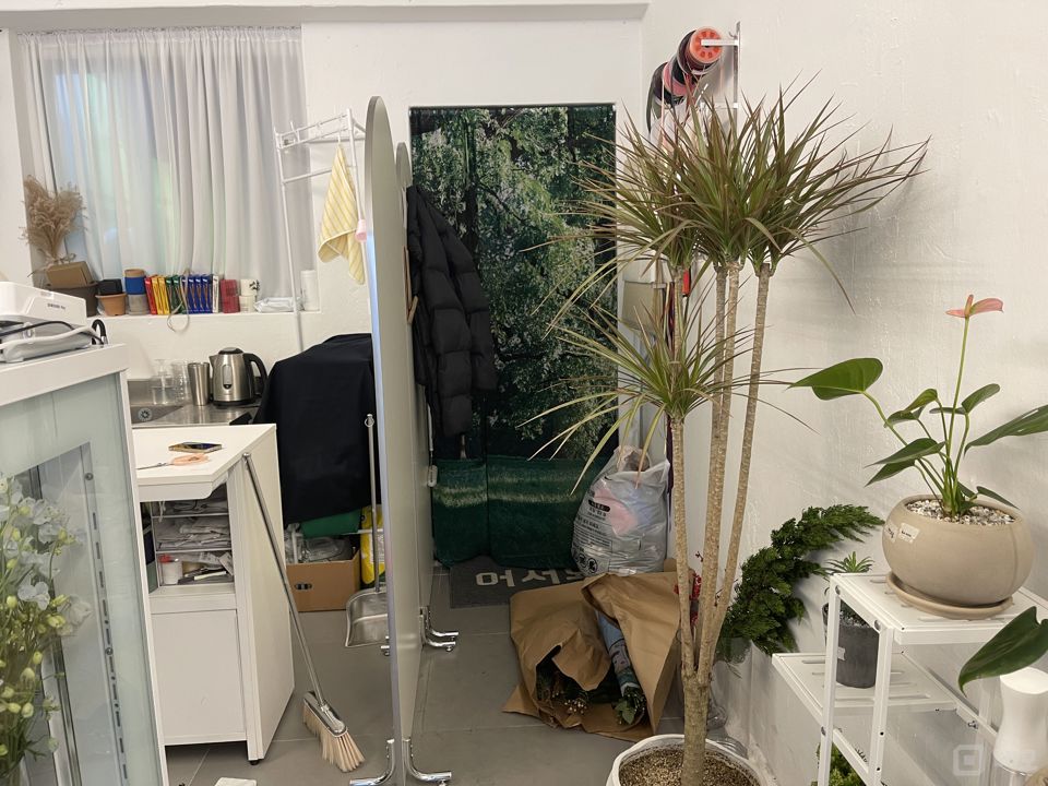 양평동4가 깔끔한 인테리어 및 시설 꽃집 매물의 3번째 사진