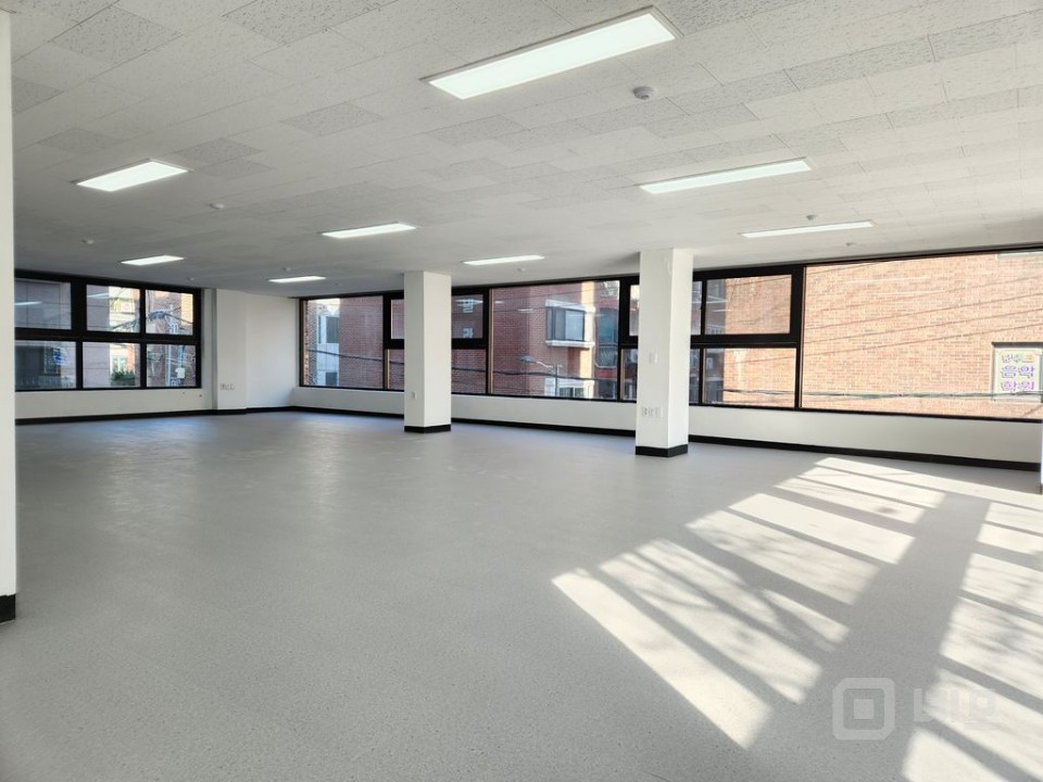 신축급 2층 공실사무실 내외관 깨끗합니다 빠른입주 가능합니다 매물의 1번째 사진