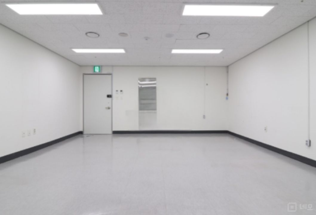 정사각형, 발산역역세권, 발코니 있는 주차2대 가능한 저렴한 사무실 매물의 4번째 사진