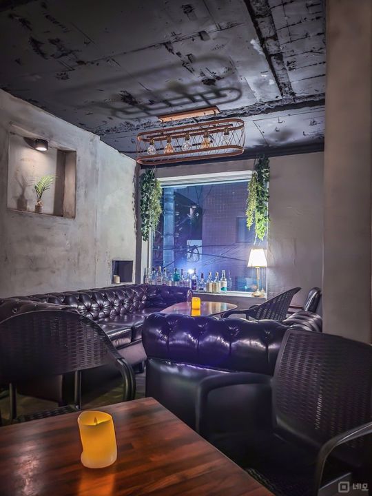 홍대 메인상권 위치, 인테리어 완비된 2층 와인바 매물의 1번째 사진