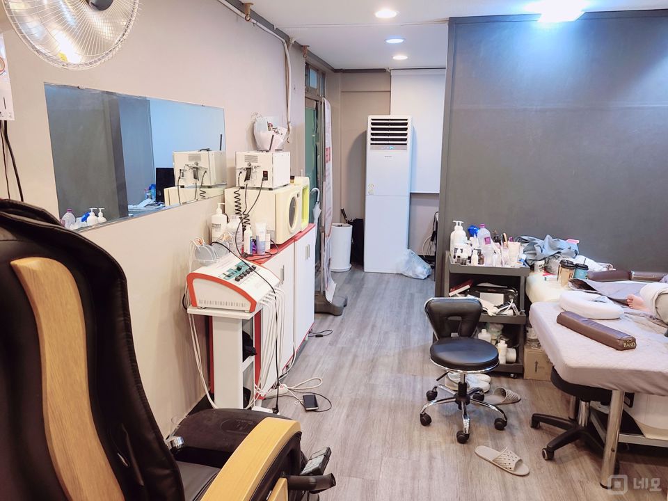 시흥동 위치조건 뛰어난 뷰티샵 매물의 1번째 사진