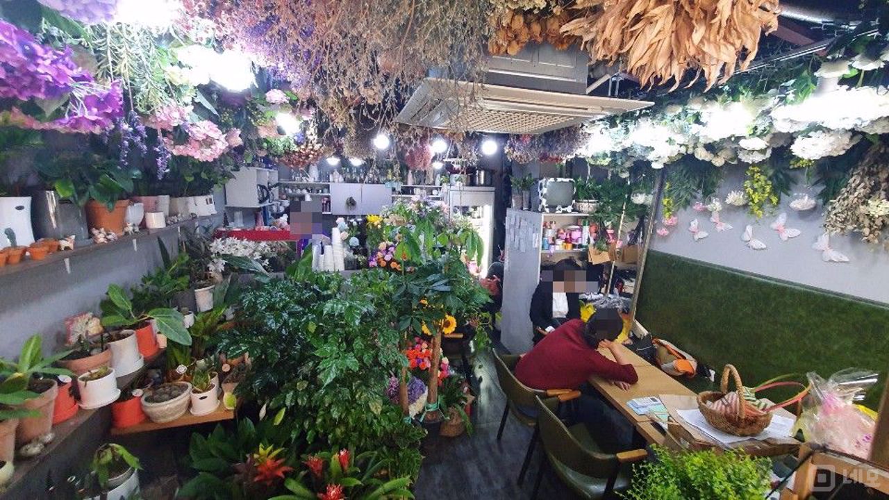 도림천 시장 인근 꽃집 겸 카페 소개합니다. 매물의 3번째 사진