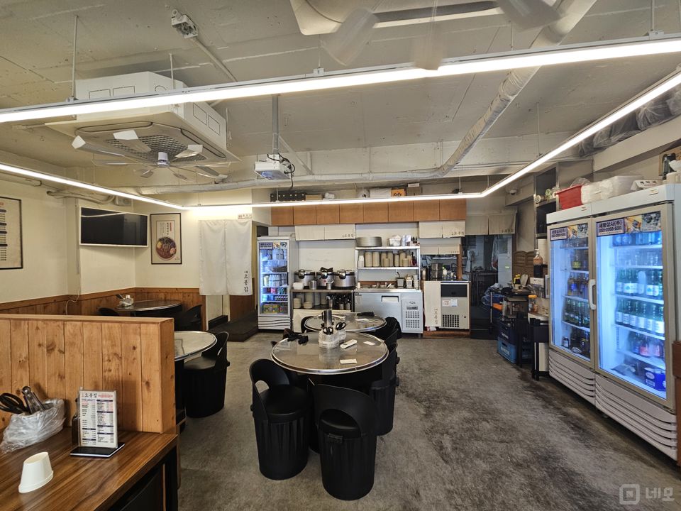 유동인구 많은, 잠실동 신천먹자골목 상권에 위치한 1층 음식점 매물의 3번째 사진