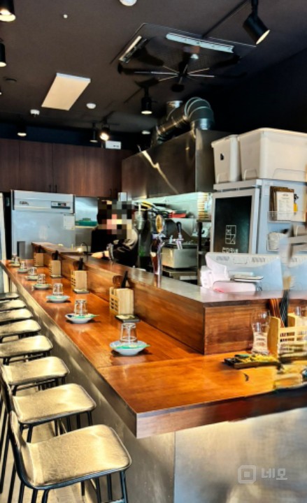 성업중인 1인 쉐프 운영 매장. 개방감 좋은 통창구조 매물의 4번째 사진