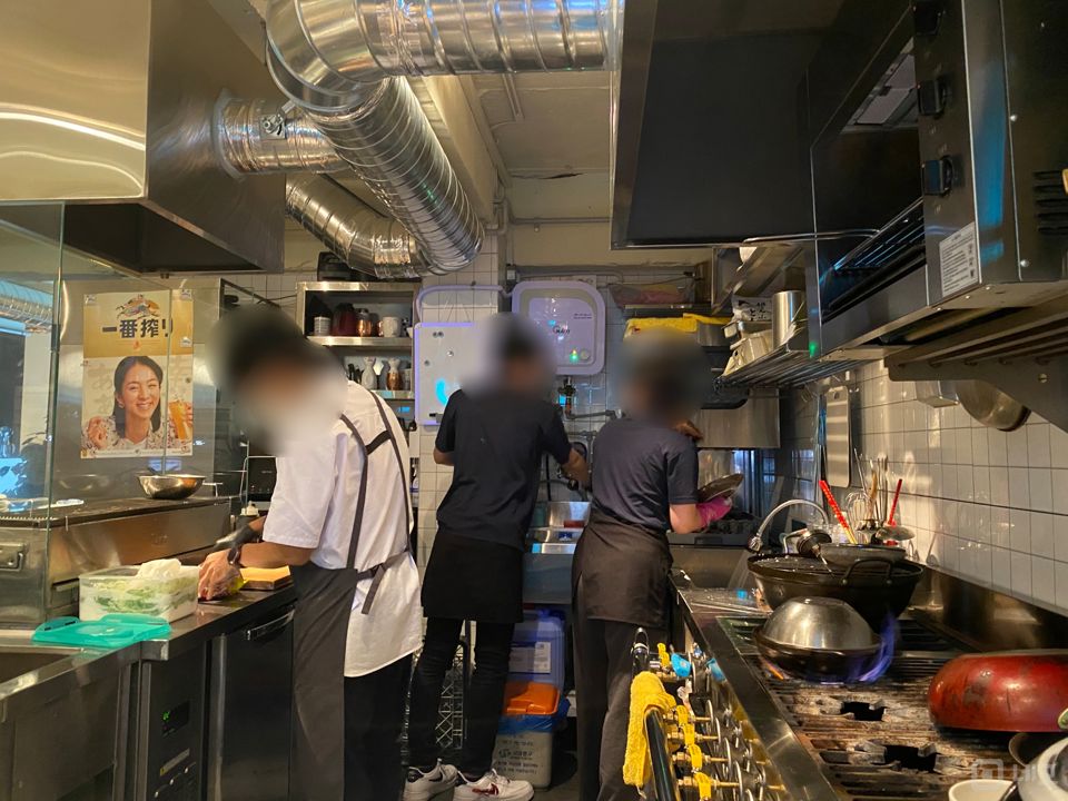 창천동 대학가에 위치한 요리주점 매물의 2번째 사진