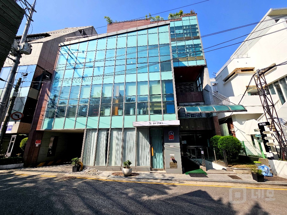 I세븐I 합정역 역세권 높은층고 화이트인테리어 무권리 사무실 매물의 8번째 사진
