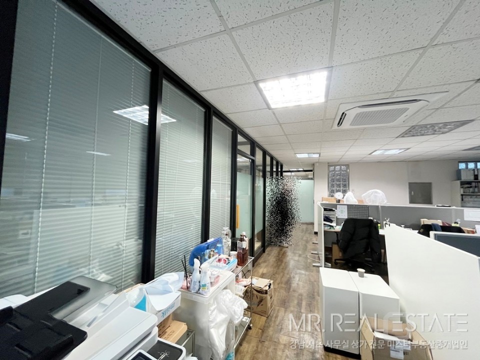 신사역3분 빠른입주 통창 엘베 자주식주차 단독층사용 매물의 9번째 사진