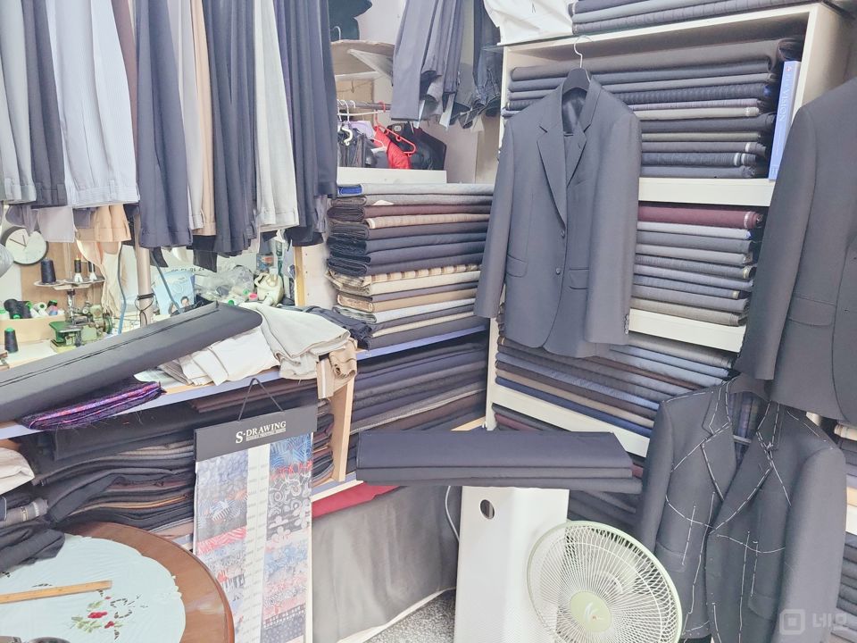 개봉동 복합상권에 위치한 의류판매점 매물의 1번째 사진