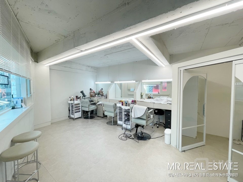 세로수길메인.중심코너.유동인구多.ACE.현뷰티샵 매물의 5번째 사진