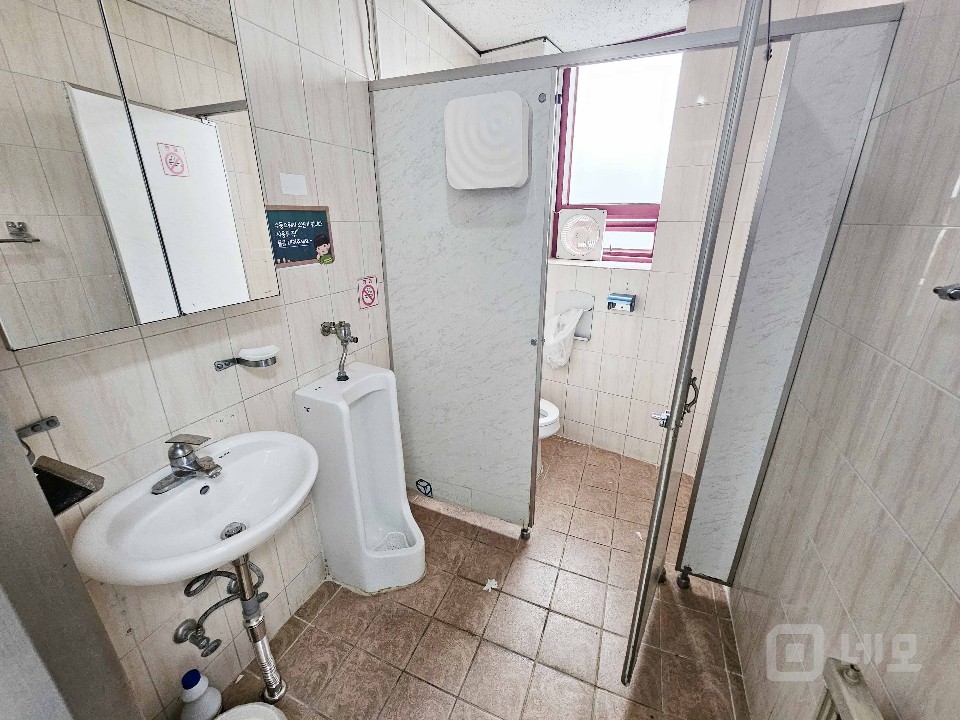 I세븐I 홍대·합정 오피스라인 인테리어 완비 80평대 사무실 임대 매물의 15번째 사진