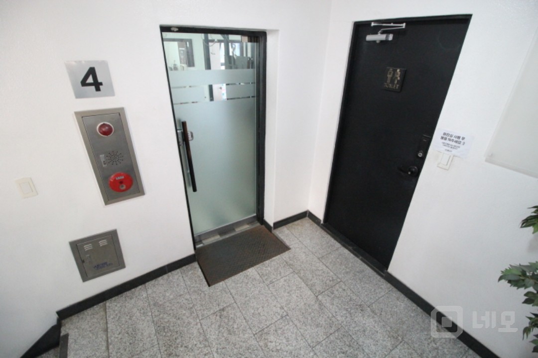 ㅣ실매물&실사진ㅣ가성비최상ㅣ채광우수ㅣ코너건물 가시성 우수ㅣ빠른계약 예상ㅣ 매물의 1번째 사진