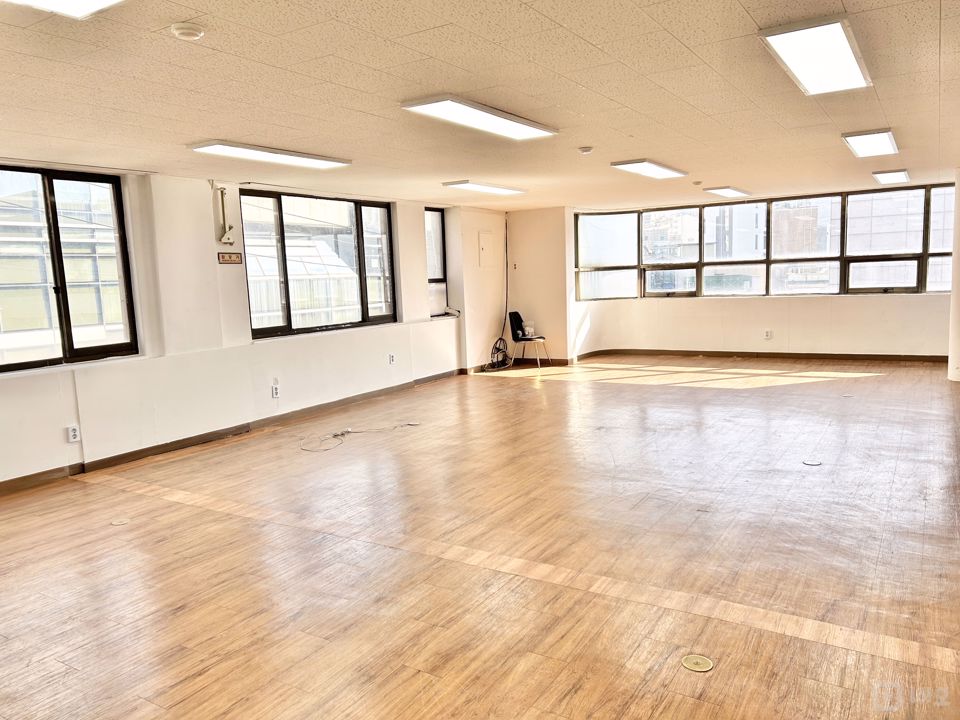 # 대로변/ 실 40평/ 엘리베이터/ 1층 관리실/ 중앙난방 매물의 3번째 사진