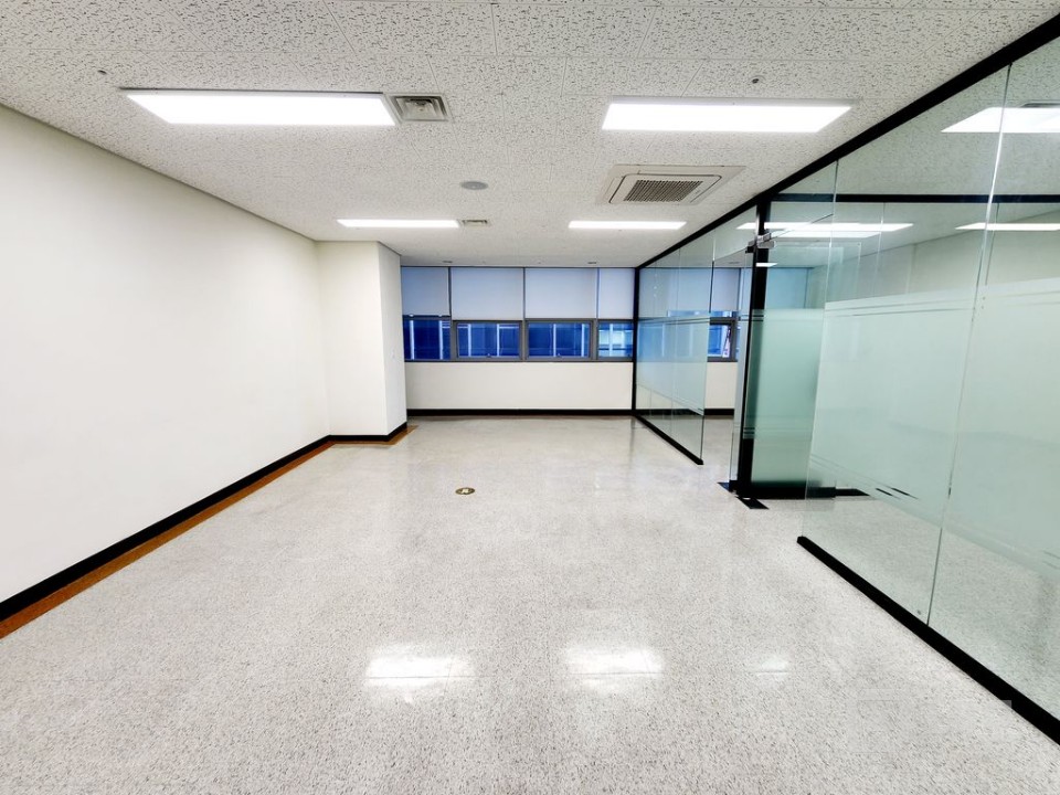 가산역 가성비사무실추천 실23평 깔끔한 인테리어 매물의 2번째 사진