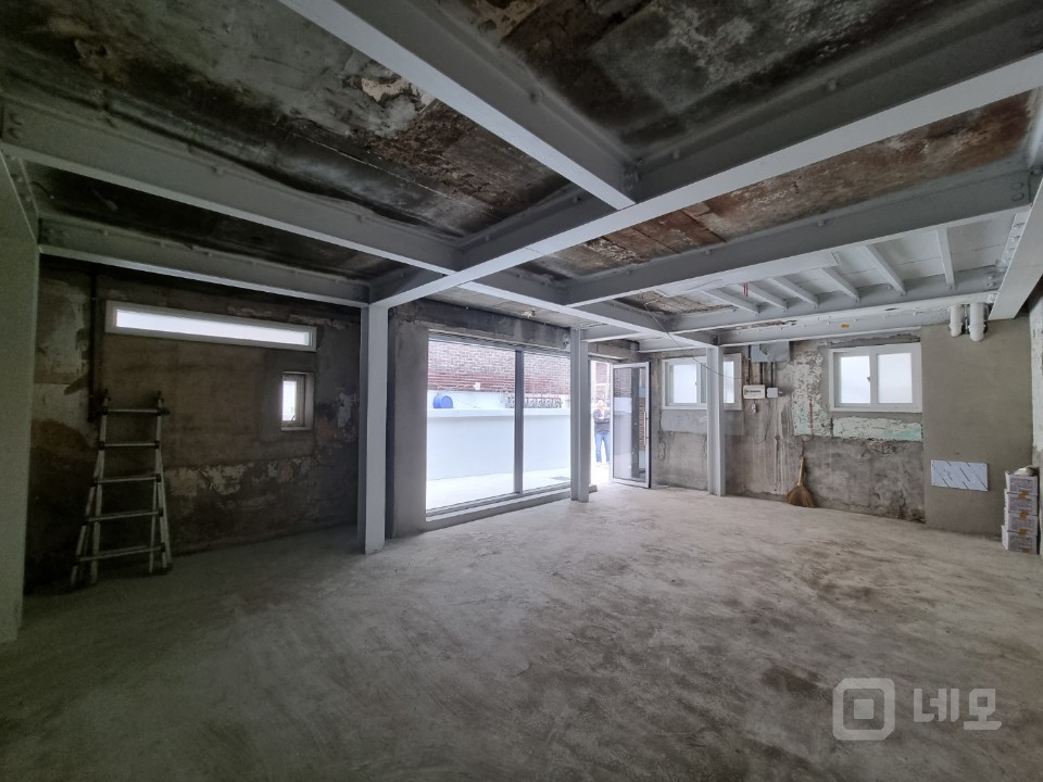 🚉 성수역 도보권, 핫플레이스 1층 상가 임대 매물의 2번째 사진