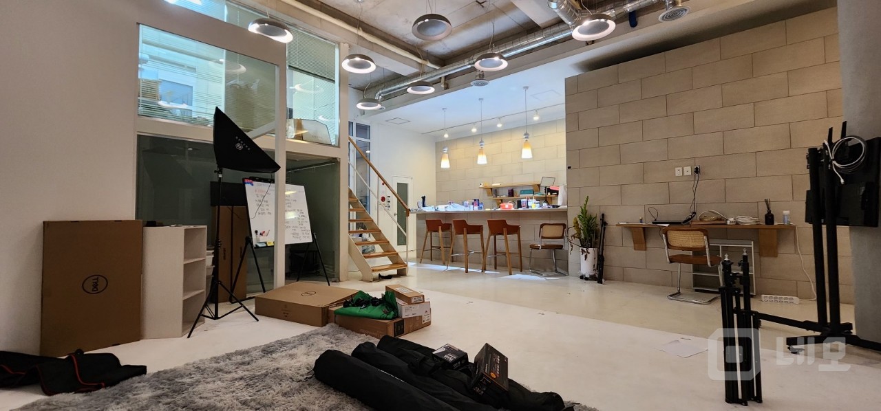 무권리~!! 서교동4M 초고천장 프라이빗 스튜디오 매물의 7번째 사진