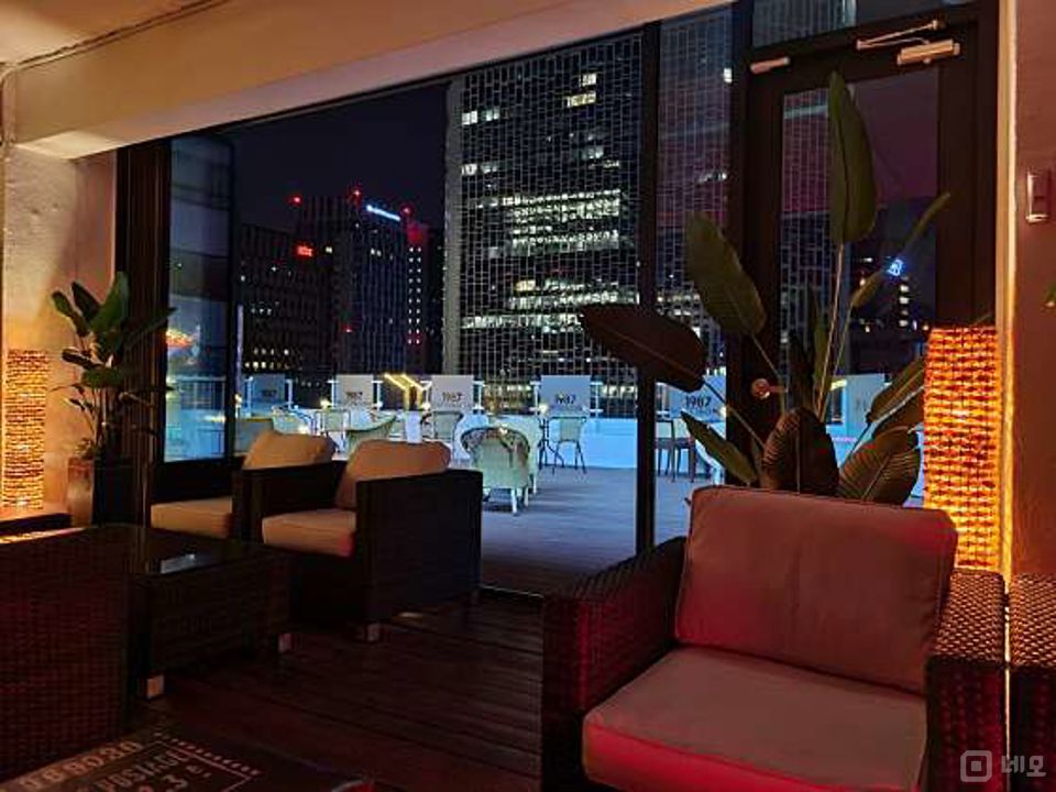 관철동 시설 상태 훌륭한 라운지 펍 매물의 5번째 사진