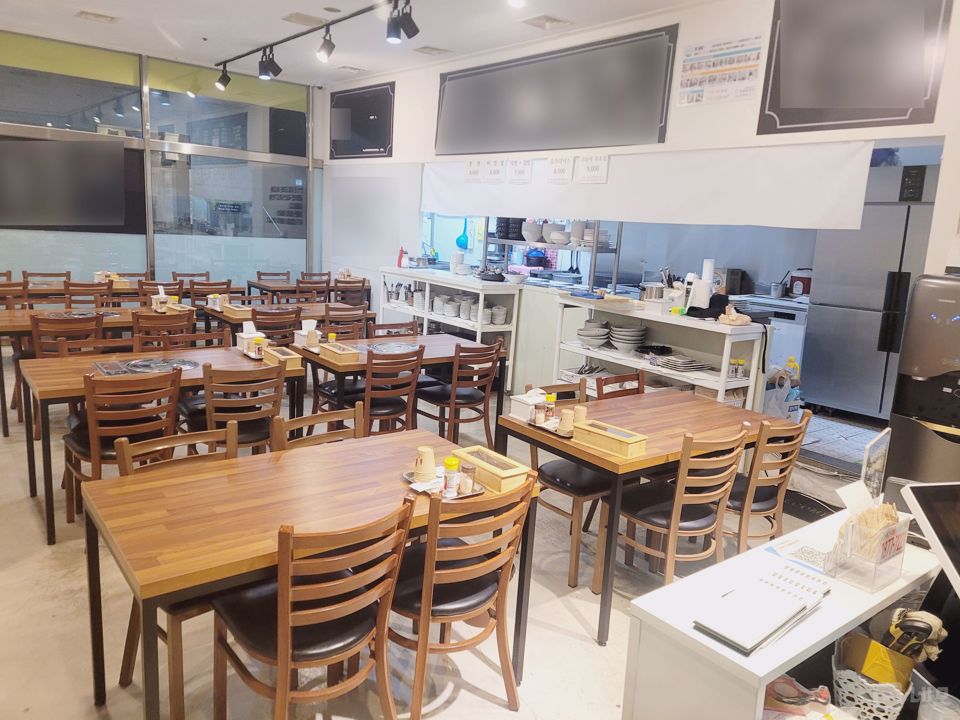 성남 지식산업센터 내 인테리어 완비된 지1층 음식점 매물의 2번째 사진
