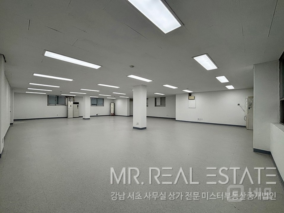 신사역도보4분.주차편리.화이트톤깔끔가성비ACE사무실 매물의 3번째 사진